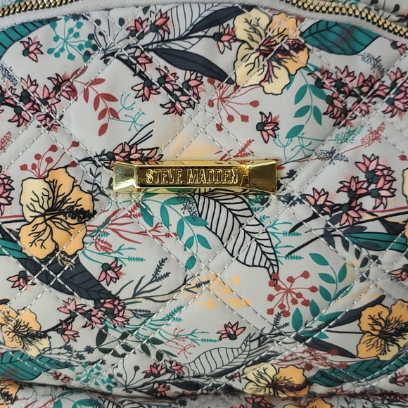 Beautiful floral Steve Madden quilted backpack 🌸 - Picture 7 of 11